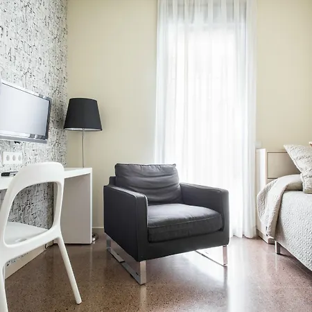 Residencia Universitaria Resa Blas De Otero * Бильбао