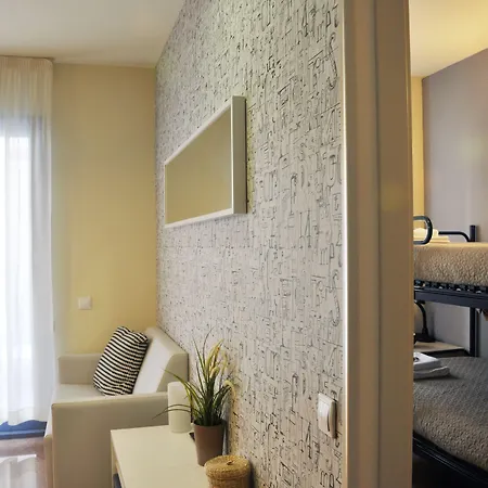 Residencia Universitaria Resa Blas De Otero * Бильбао
