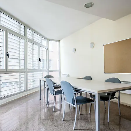 Residencia Universitaria Resa Blas De Otero * Бильбао