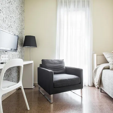 Residencia Universitaria Resa Blas De Otero Διαμέρισμα *